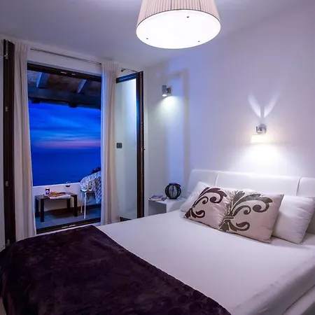 White Luxury With Seaview Apartment
