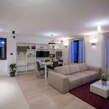 White Luxury With Seaview Apartment